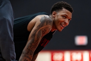 期待新赛季！火箭晒训练照：乌度卡指导谢泼德 杜兰特微笑倾听