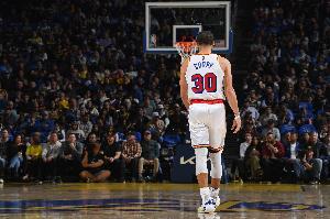 助教:库里不可能成为健身房里最壮的人且不损手感 这需要平衡 助教:库里不可能成为健身房里最壮的人且不损手感 这需要平衡