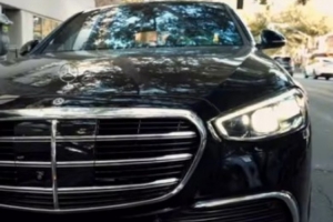 不差钱!鲨鱼二儿子打视频电话购买奔驰S580 13万直接划老爹卡 不差钱!鲨鱼二儿子打视频电话购买奔驰S580 13万直接划老爹卡