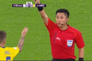 😤前皇马球员何塞卢不断抗议，马宁解释无果怒吼“get out”！