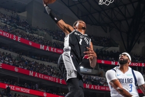 卡斯尔:文班是联盟最好球员 再好的防守也挡不住他顶级的进攻 卡斯尔:文班是联盟最好球员 再好的防守也挡不住他顶级的进攻