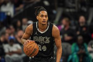 稳定发挥！瓦塞尔14中6贡献13分3板4助2断 正负值+25！