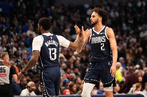 是真防不了文班！莱夫利出场10分钟 2中1拿到4分2板3助 但有5犯规