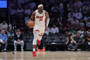 热火客战魔术先发：小米切尔&鲍威尔&维金斯&约维奇&阿德巴约