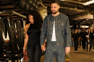 克莱女友马冬梅更新社媒晒二人合照:热恋女孩💙 克莱女友马冬梅更新社媒晒二人合照:热恋女孩💙