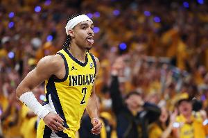 步行者官方:内姆哈德因左肩酸痛提前退赛 本场比赛不会回归 步行者官方:内姆哈德因左肩酸痛提前退赛 本场比赛不会回归