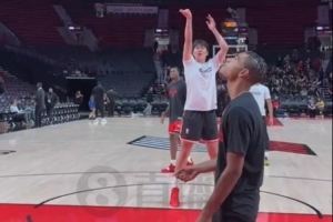 今天机会如何？小吧波特兰现场直击 杨瀚森赛前练习投射&篮下终结