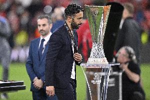 阿莫林:不想没赢得任何荣誉就离开曼联,全力帮球队重返争冠行列 阿莫林:不想没赢得任何荣誉就离开曼联,全力帮球队重返争冠行列