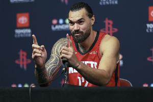 亚当斯谈双塔阵容：防守端要把握节奏和时机 进攻利用好对位优势