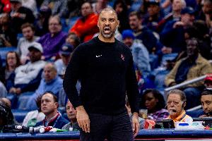 乌度卡:我们持球时间太长了 本应主动吸引包夹 创造更多空位机会 乌度卡:我们持球时间太长了 本应主动吸引包夹 创造更多空位机会