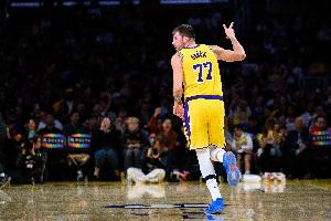 霍华德：我选东契奇为本赛季MVP 或者文班将成为史上最年轻MVP