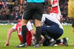 赖斯受伤被梅里诺换下，因卡皮耶换下卡拉菲奥里迎英超首秀