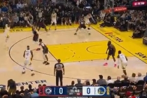 敲山震虎!追梦开场接球面对祖巴茨 三分上来就命中! 敲山震虎!追梦开场接球面对祖巴茨 三分上来就命中!