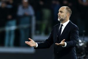 尤文此前已11次赛季中途换帅,98-99赛季安切洛蒂曾接替里皮 尤文此前已11次赛季中途换帅,98-99赛季安切洛蒂曾接替里皮