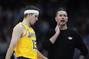 感谢里夫斯吧！雷迪克：我为这个团队感到无比自豪