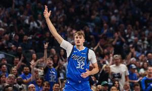 张佳玮:之前有浓眉遮风挡雨 今天是弗拉格真正的成人礼 张佳玮:之前有浓眉遮风挡雨 今天是弗拉格真正的成人礼