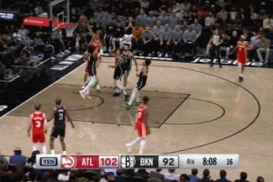 平地起惊雷！杰伦-约翰逊中路突击 起飞滑翔单臂隔人暴扣