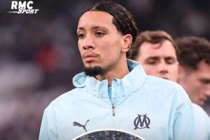 幸无大碍!马赛中场赛中突然晕倒,官方确认事发时球员未丧失意识 幸无大碍!马赛中场赛中突然晕倒,官方确认事发时球员未丧失意识