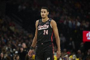 开拓者穆雷关键上篮没进!杨健:怎么犯威少的错误?被筐盖了 开拓者穆雷关键上篮没进!杨健:怎么犯威少的错误?被筐盖了