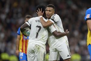 马卡:维尼修斯抢点球让姆巴佩错失戴帽的机会,后者选择沉默 马卡:维尼修斯抢点球让姆巴佩错失戴帽的机会,后者选择沉默