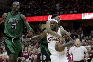 加内特当面吐槽皮尔斯：我以为你能拿MVP 但是你完全不防守