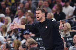 斯普利特：多人缺席得看看谁准备好了 全队在防守端都没达到标准