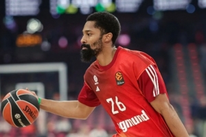 丁威迪出场23分钟砍下全场最高的18分！带队拿下各项赛赛三连胜！