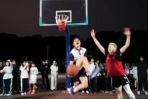 控运技巧天花板！女球手打单挑秀NBA球员招牌技 360上篮惊呆众人