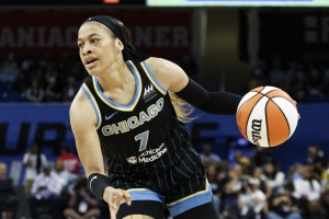 钱内迪-卡特加盟上海女篮获准官宣 球员首次登陆中国联赛