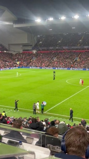 📹看台视角：全场嘘声压迫！阿诺德重返安菲尔德的“待遇”