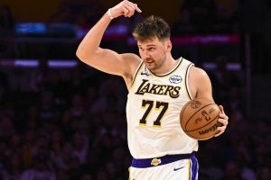 Skip：东契奇可能跑不快跳不高投篮不稳 但总能搞出华丽的数据