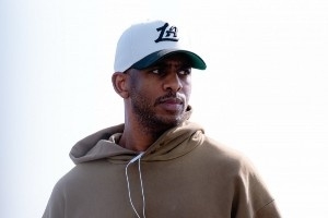 出发菲尼克斯！快船球员依旧是主打舒适的一次登机穿搭