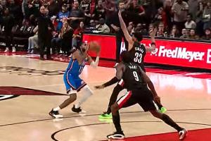 KD泪目！雷霆最后连续远投出手 以赛亚·乔造成犯规！但踩线了！