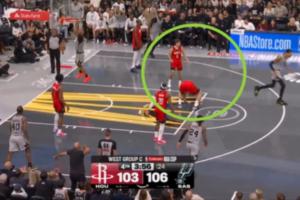 你是真离谱！谢泼德连续防守走神😡申京气得怒拍地板