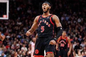 掀起反攻！奎克利借掩护干拔三分命中！猛龙末节轰出12-0反超比分