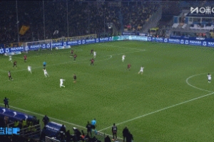 一念神魔了！米兰反击，萨56单刀过掉铃木彩艳但最终没打进！