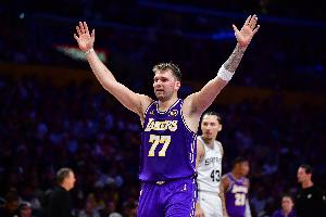 雷迪克：东契奇在防守端的总体表现很好 持续展现出防守能力