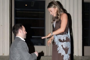 阿兰-希勒的女儿与橄榄球明星男友订婚，希勒迅速送上祝福