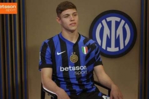 记者：国米中卫帕拉西奥斯希望更多出场时间，他愿意冬窗外租离队