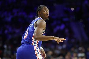 76人出品！马克西开季前10场10次单场25分5助 历史唯二比肩艾弗森