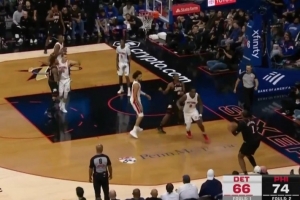 真练出来了？德拉蒙德底角三分自信再中！本场第2记了！