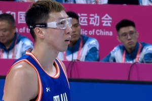 依然大魔王！周琦内线根本拦不住 21中13怒轰33分14板！