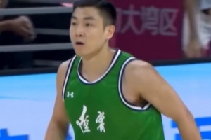 媒体人：高诗岩这几个持球三分打出身价 看谁还敢再叫他“高铁”