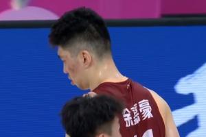 本届最佳进球！余嘉豪挡拆后顺下接球暴起 单臂扣翻胡金秋打成2+1