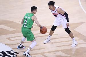 解说：辽粤的每次相遇 都不愧于中国篮球“国家德比”的称号