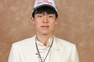 成长的代价？杨瀚森定妆照表情变化 从满眼星光到一脸严肃