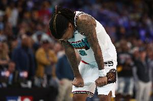 还这么传？莫兰特隔着2名防守球员击地被断 本场个人失误已达8次