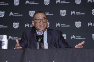 超市开张？美记：国王准备进行重建 将评估小萨&拉文等人交易价值