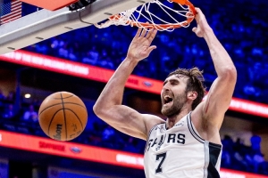 卡斯尔：科内特顺下攻筐防守端都打得很棒 也是优秀的沟通者