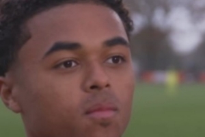 你会选择代表西班牙踢球吗？沙恩-克鲁伊维特：我的心属于荷兰